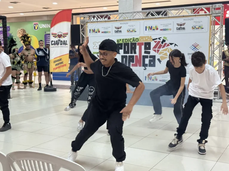 Grupo de dança urbana se apresenta na mostra cultural do Porto Dança no Imperial Shopping