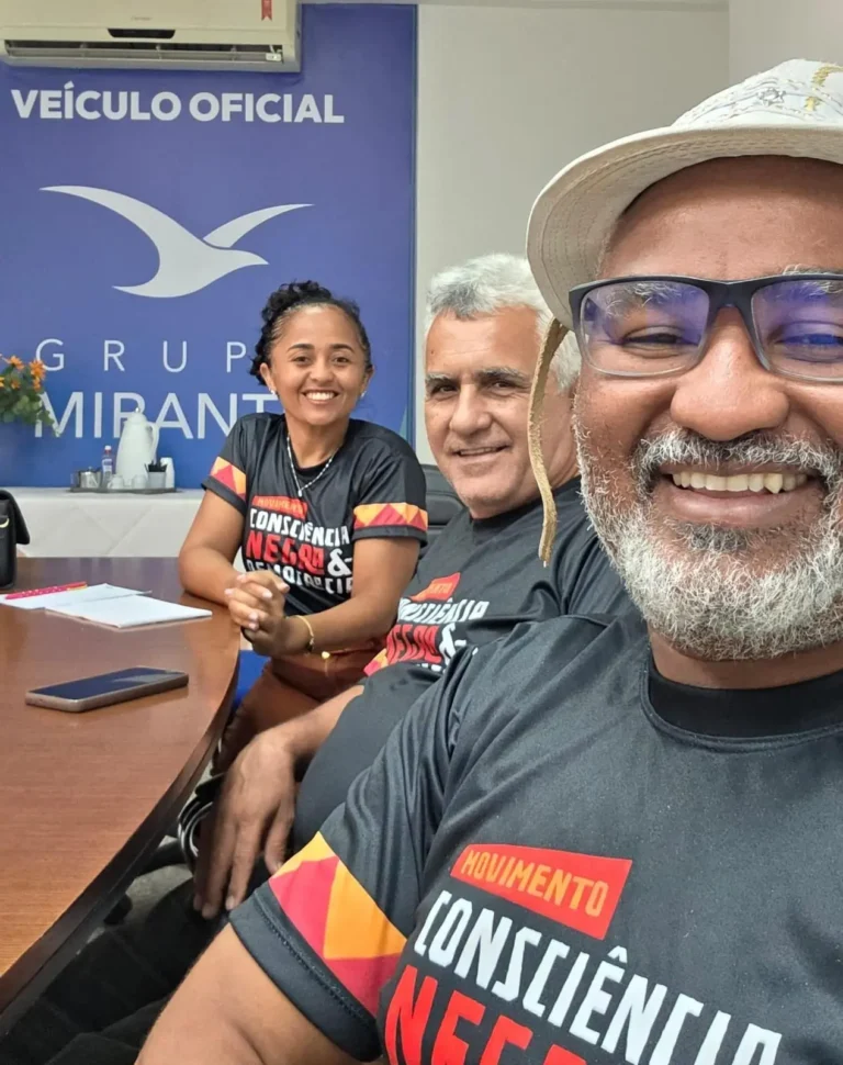 Integrantes do movimento no estúdio do Grupo Mirante, veículo oficial da edição