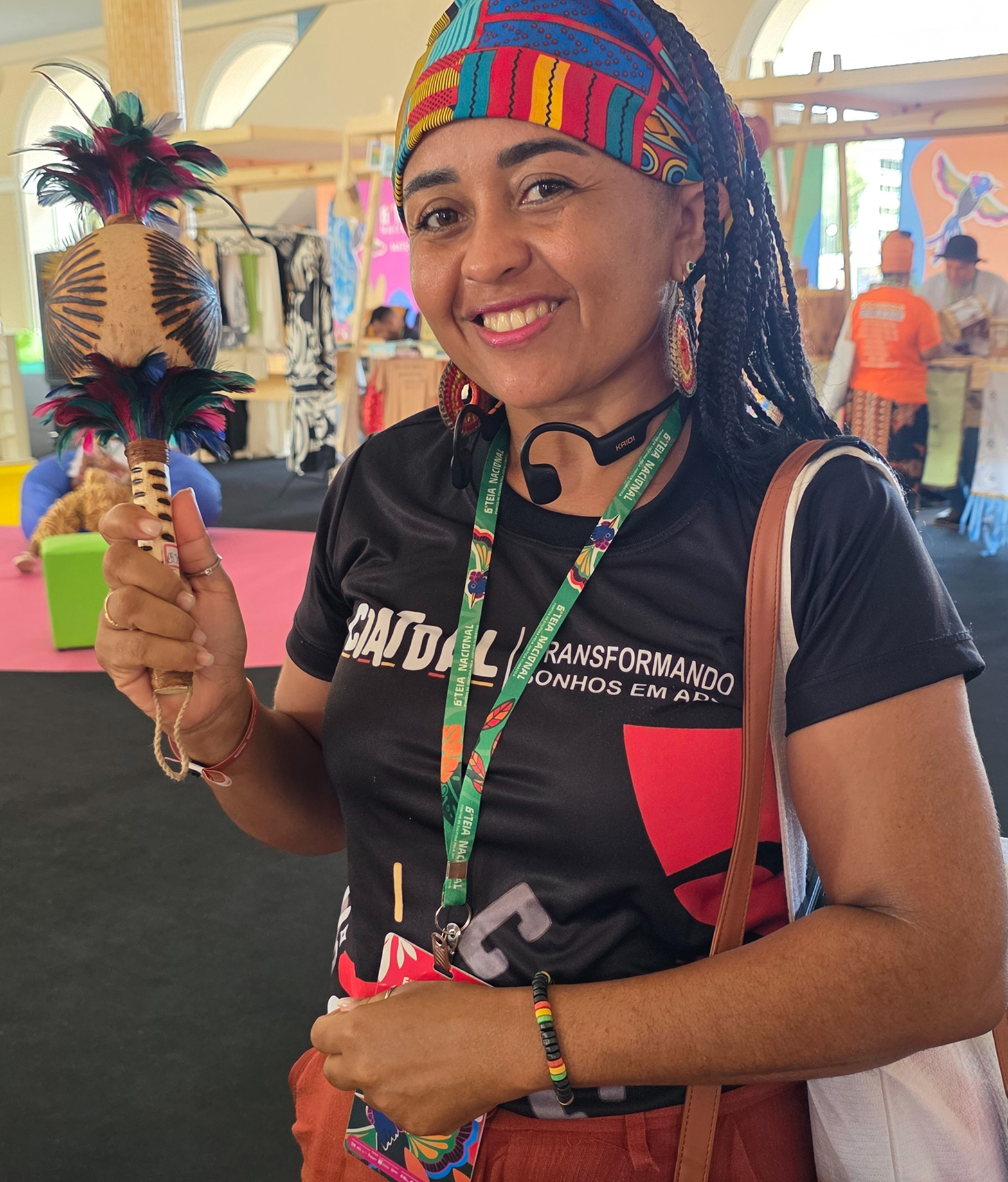 Leidyanne Barbosa, da CIATDAL, na feira de arte e cultura da 6ª TEIA Nacional