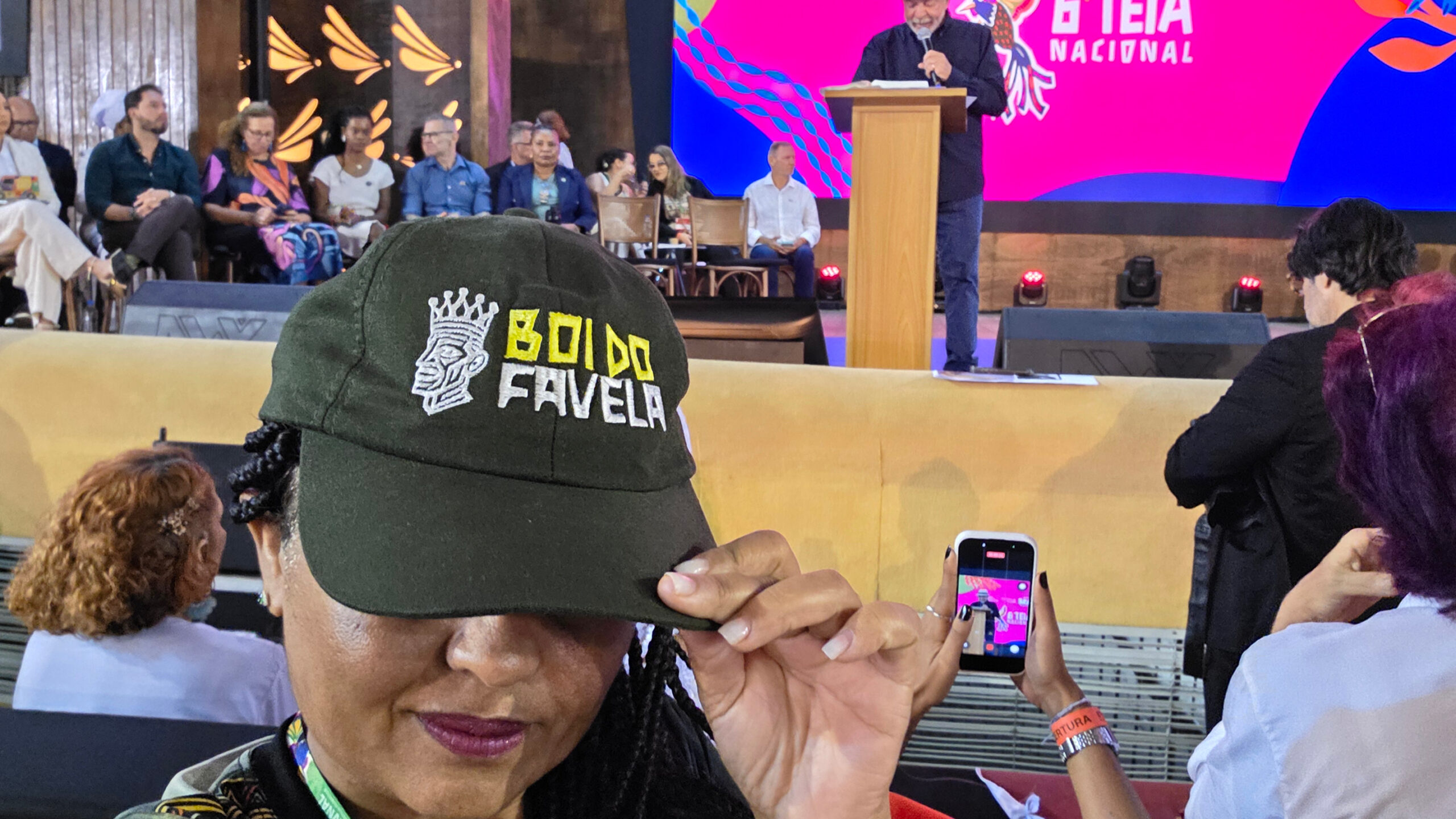 Presidente Lula discursando na 6ª TEIA Nacional dos Pontos de Cultura com a presidente da CIATDAL presente